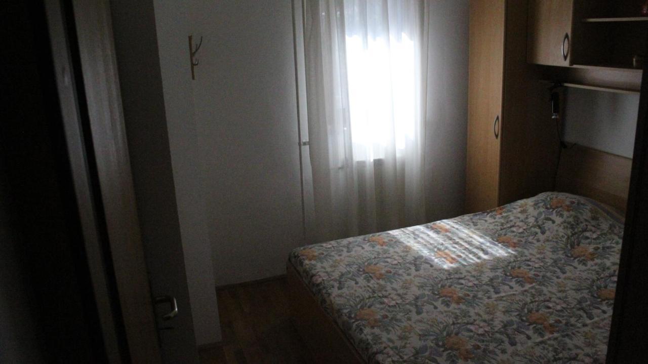 Apartman 100M2, Full Opremljen, Privatni Parking. Pula Ngoại thất bức ảnh